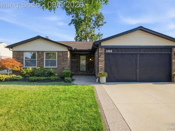 4944 Peekskill Dr, Sterling Heights, MI 48310