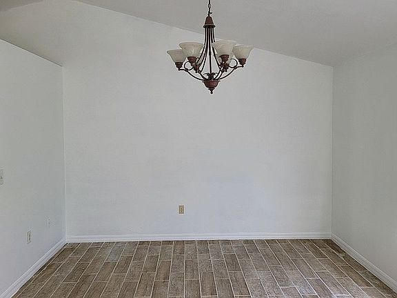 4th image of 740 Caribou Dr