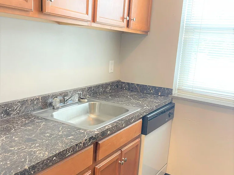 5712 Phillips Ave #B8 — Photo 29