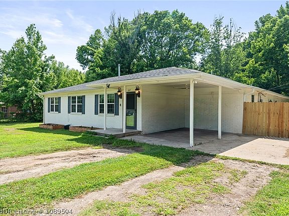 3rd image of 3127 Twin Oaks Rd