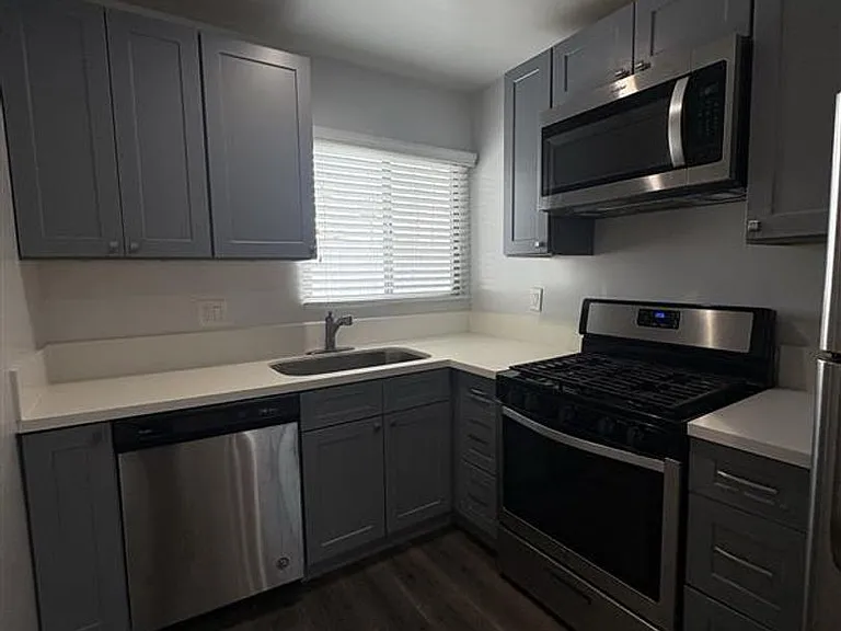 2727 Abbot Kinney Apartments, Venice CA — Photo 15