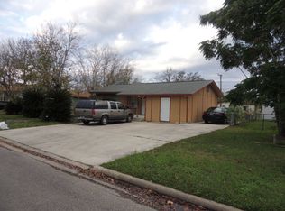 1611 Algee St, Port Lavaca, TX 77979