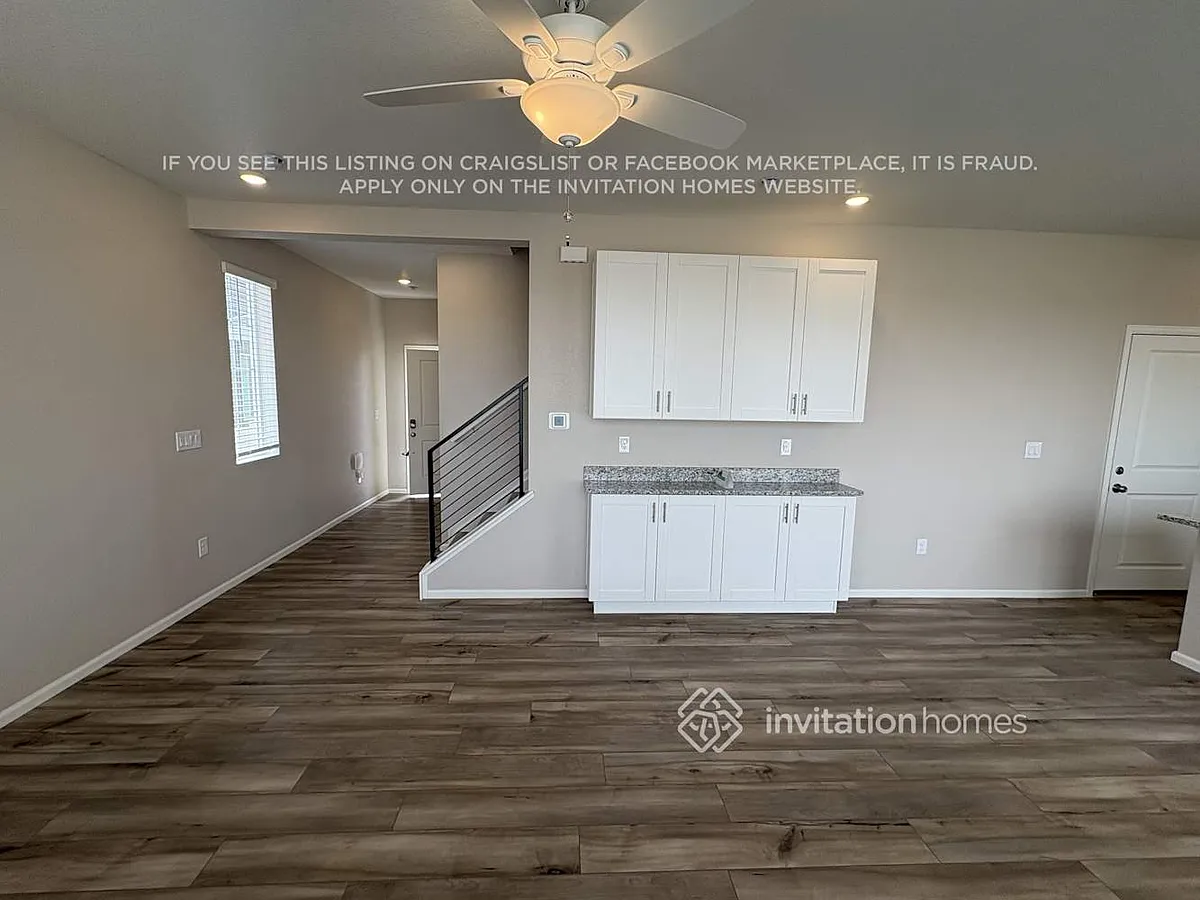 Building Photo - 3377 Streamwood Dr