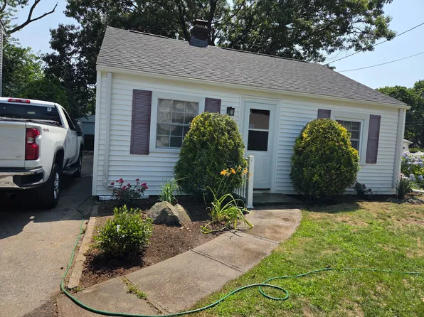 54 Park Dr, Riverside, RI 02915