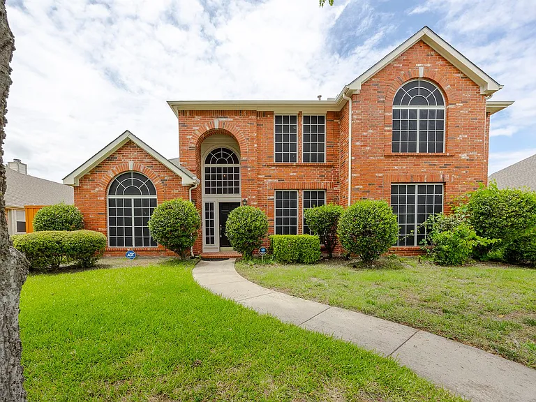 3103 Kingsbury Dr — Photo 1
