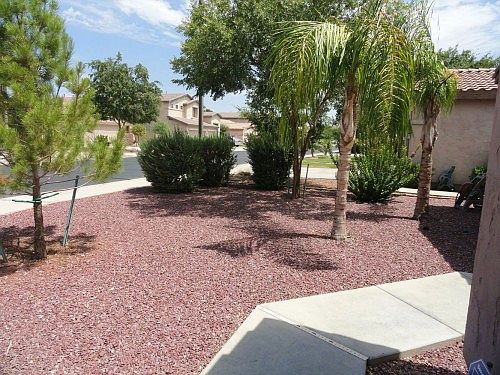3rd image of 1677 E Linda Ln