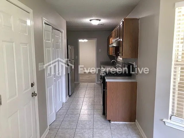 7064 Stoneridge Dr — Photo 5