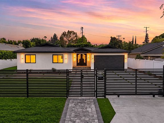 3rd image of 16158 Magnolia Blvd