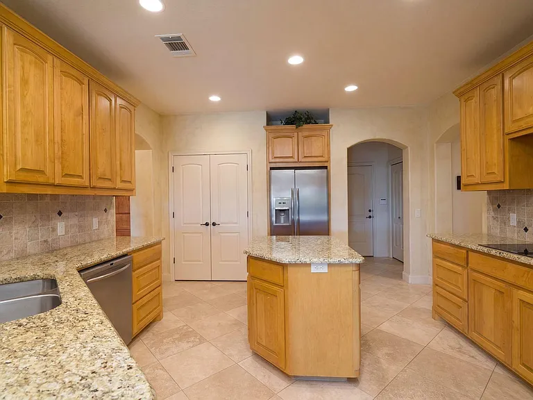 104 Cedar Glen Cv — Photo 10