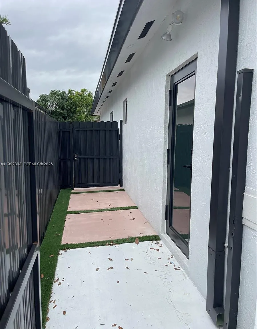 Roseway Sub — Photo 1
