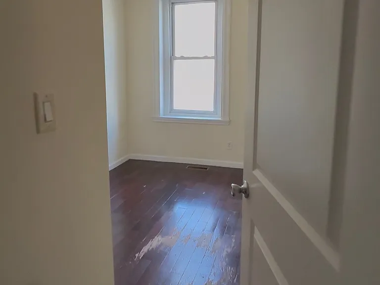 438 N 34th St #1F — Photo 11