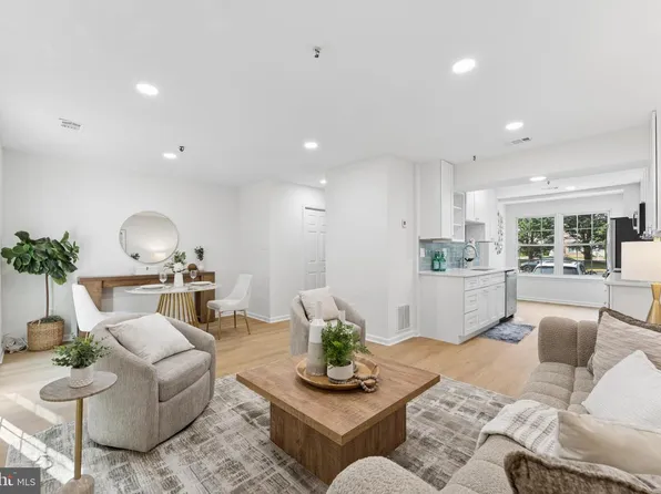7607 Lee Landing Dr, Falls Church, VA 22043