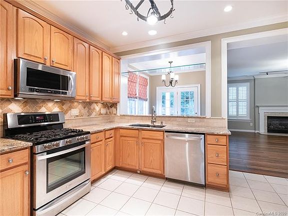 5th image of 15011 Bridle Trace Ln