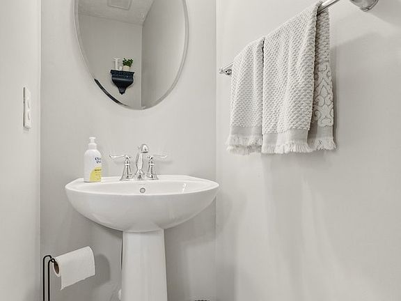 3rd image of 6562 Wisteria Ln