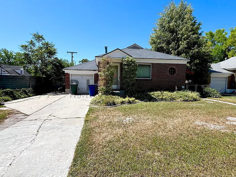 943 W Briarcliff Ave — Photo 1