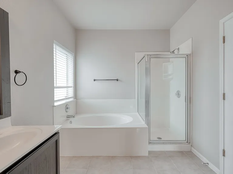 211 Hanstrom Dr — Photo 18
