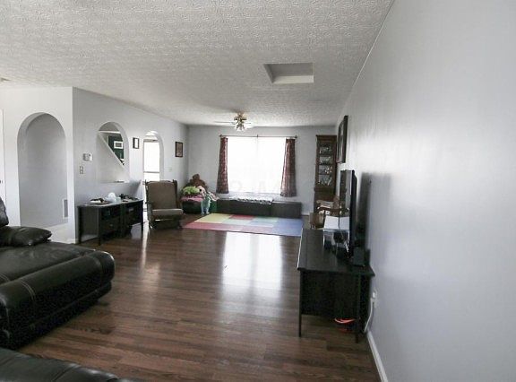 5th image of 1720 Damos Way