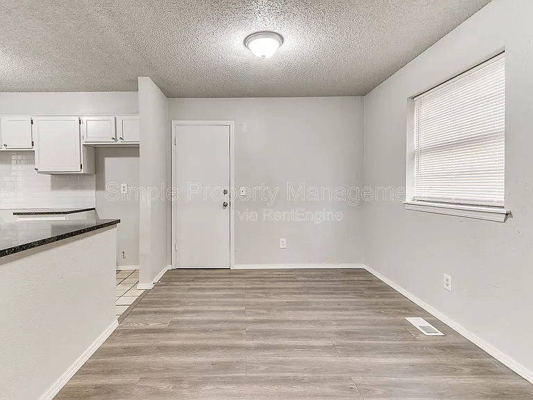 8510 Candlewood Dr — Photo 10
