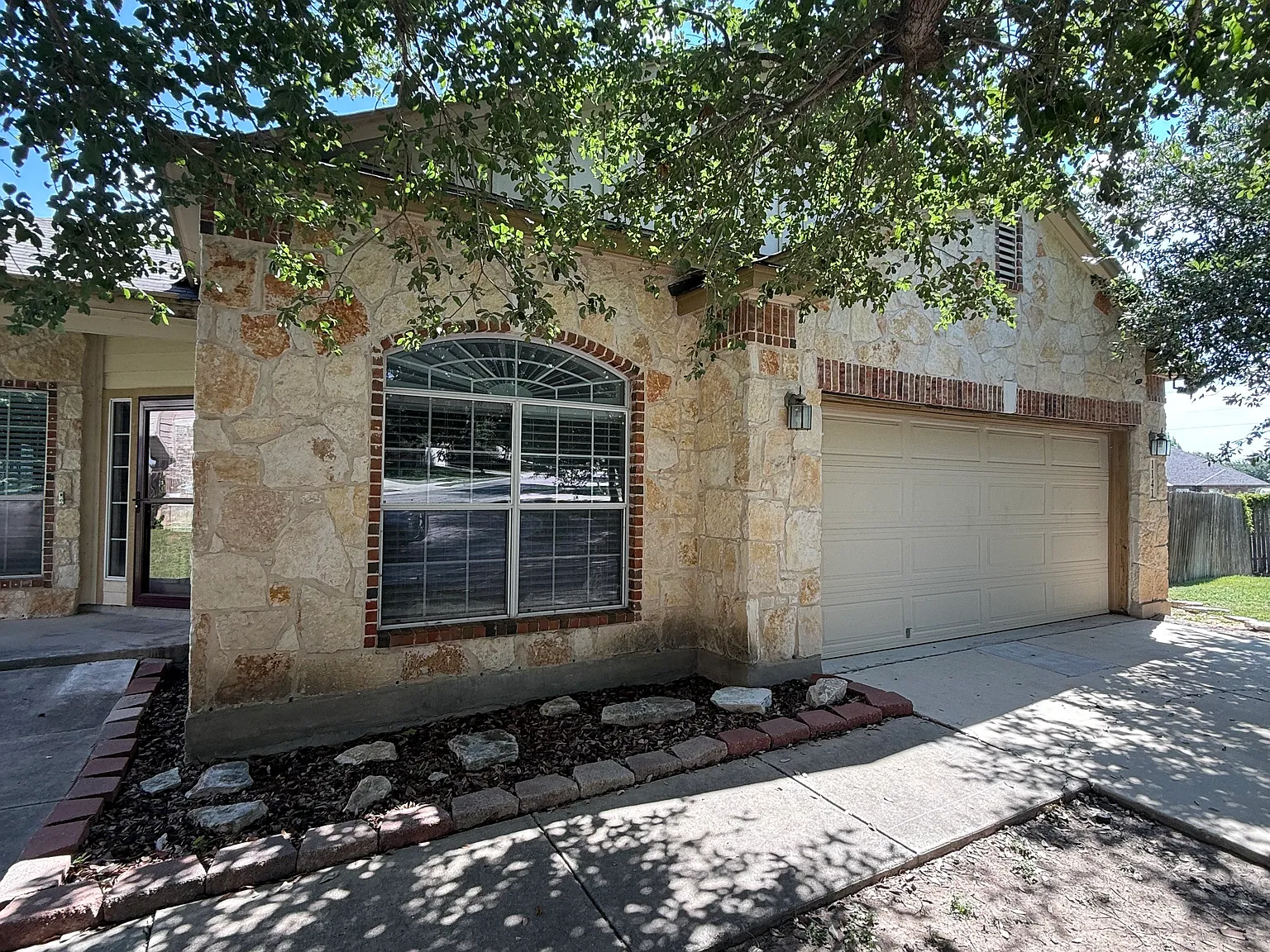 4 bed, 2561 sqft, $2,300 — Photo 1