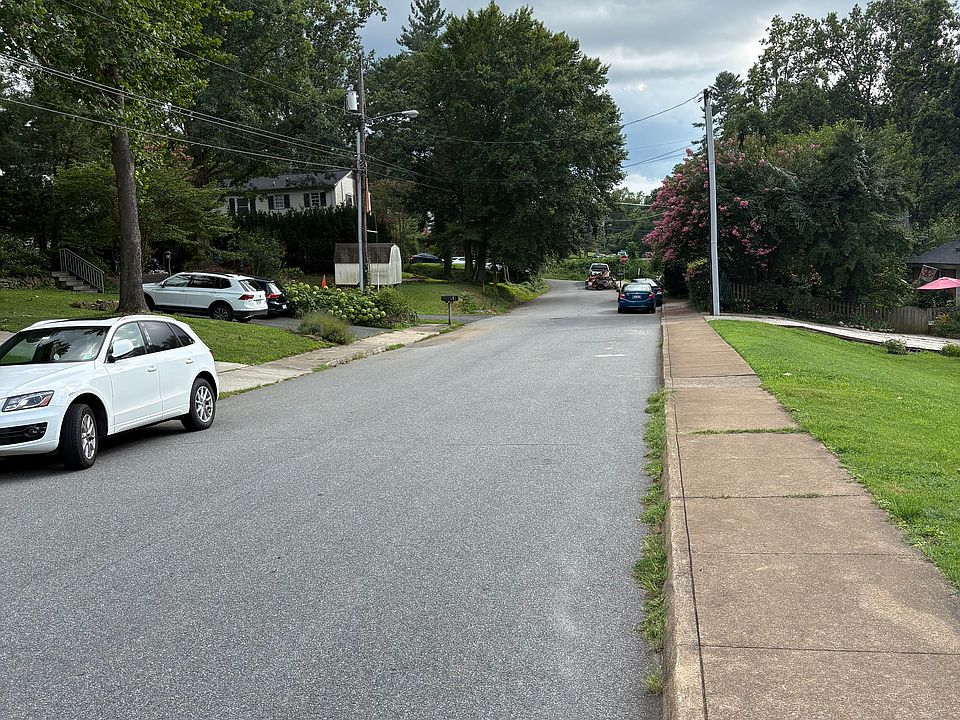 Quiet neighborhood, street gets extremely little traffic.
