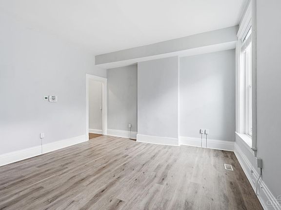4th image of 2281 Loth St