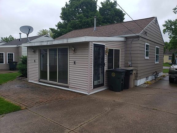 3rd image of 1417 N Wellington St