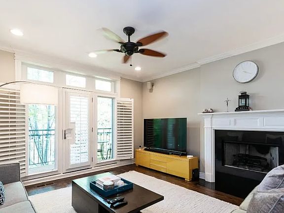 3rd image of 5526 N Winthrop Ave Unit 2S