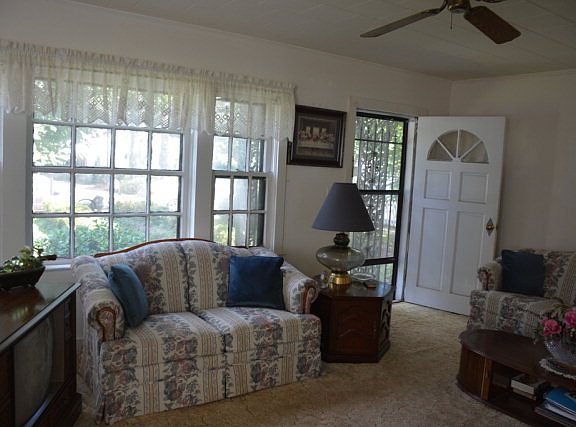 5th image of 107 Rosewood Dr