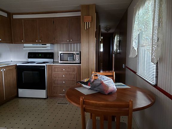 4th image of 570 57th Ave W Lot 142