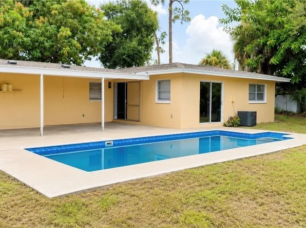 1634 Newport Ct, Fort Myers, FL 33907