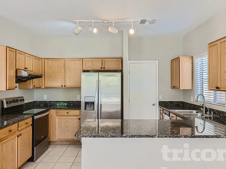 924 S 240th Dr — Photo 8