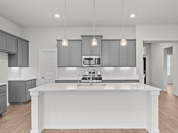 5th image of 188 Yosemite Dr