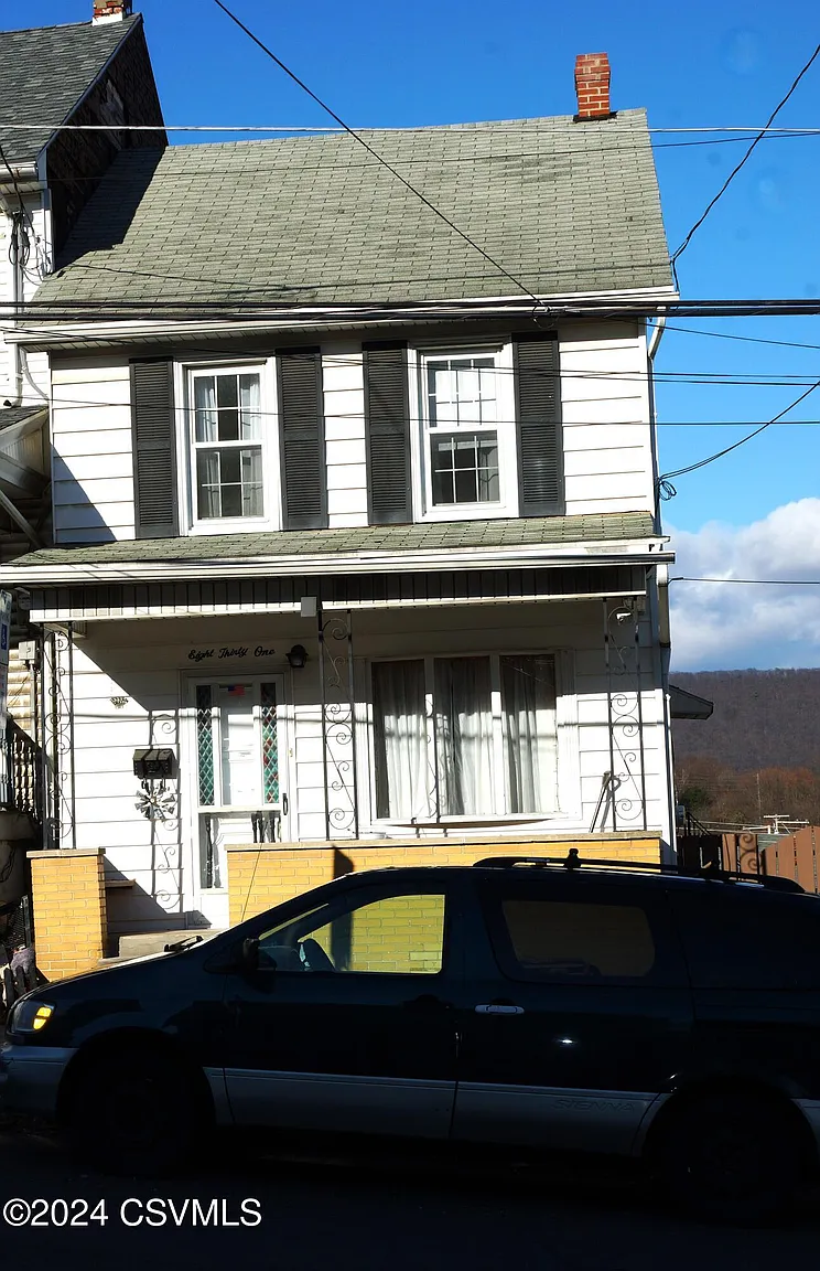 831 W Spruce St photo 1