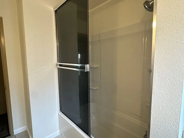 3504 W Cutler Ave — Photo 15