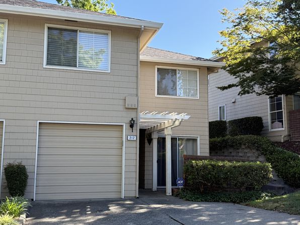 212 Pebblecreek Ct