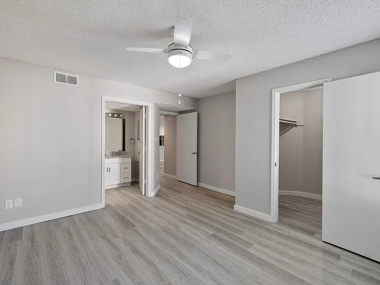 Fairway Greens Apartments — Photo 33