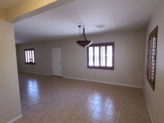 4th image of 1407 W Glenrosa Ave