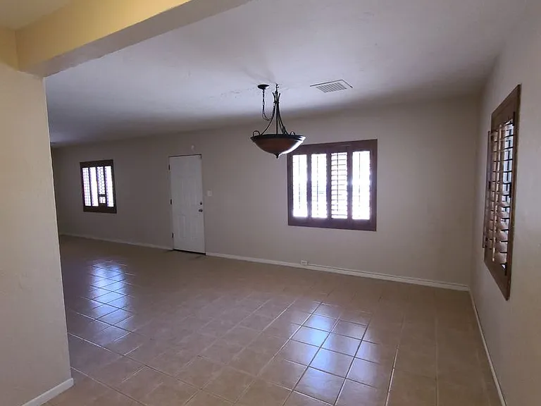 1407 W Glenrosa Ave — Photo 14