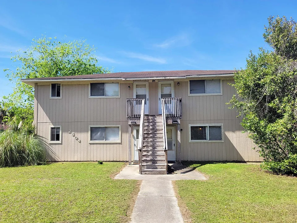 2504 SW 31st Pl