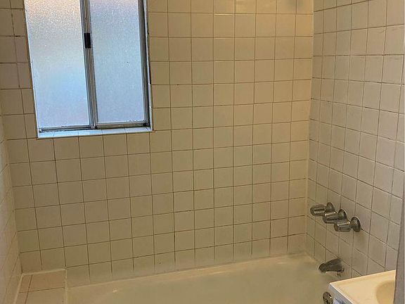 4th image of 1336 W 218th St