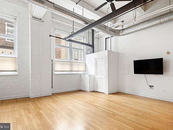 4th image of 810 N Hancock St APT 2