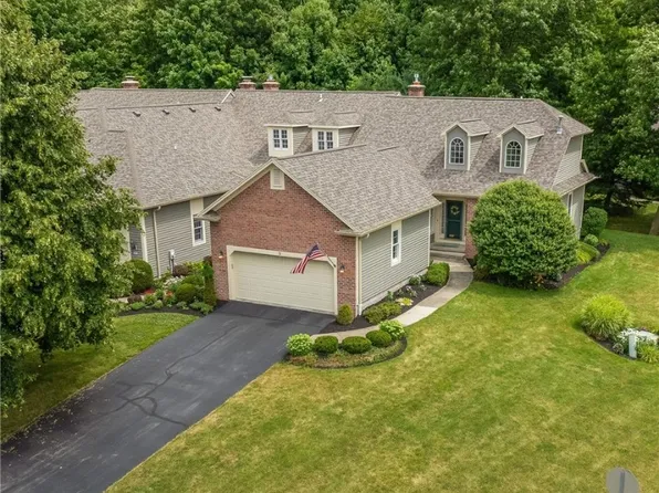 3 Hampshire Ln, Mendon, NY 14506