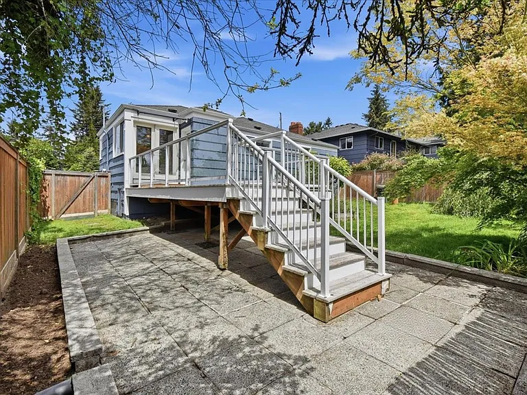 3733 SW Webster St — Photo 18