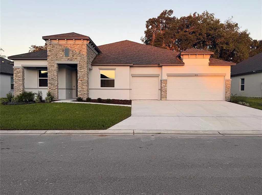 5 bed, 3.0 bath, 3136 sqft, $4,495 — Photo 2