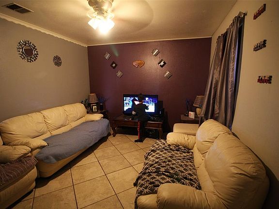 3rd image of 2034 Rainy River Dr