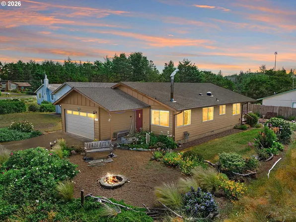 2413 NW Bayshore Loop, Waldport, OR 97394