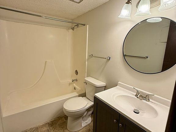 3rd image of 1940 Dudley St #11