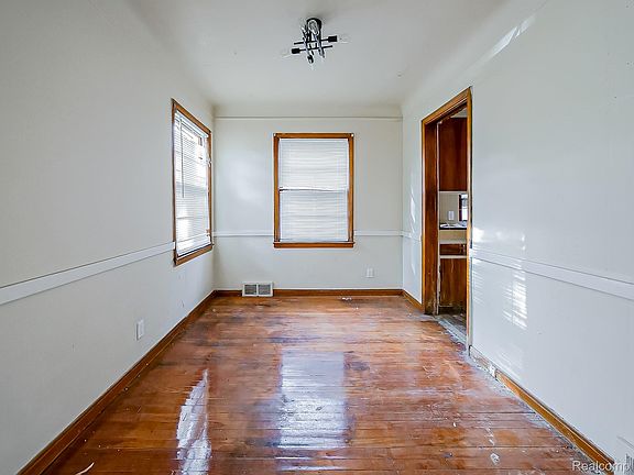 2nd image of 17267 Warwick St