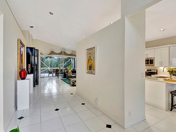 4th image of 10514 Knoxwood Court