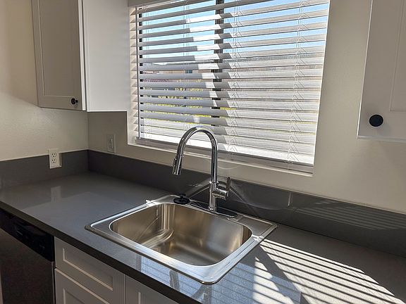 3rd image of 360 Pioneer Dr APT 203